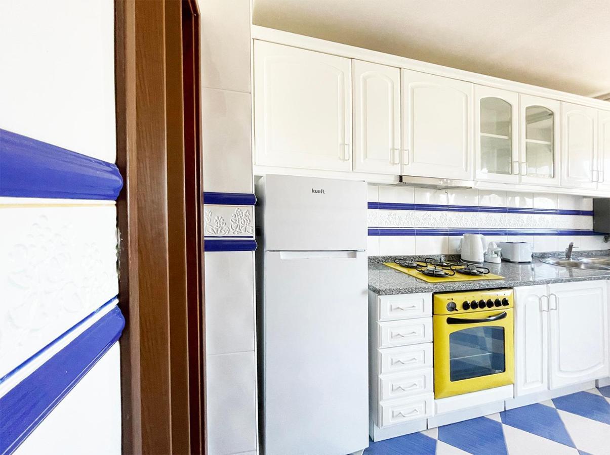 Yellow House Aveiro Smart Tv And Garage Extérieur photo