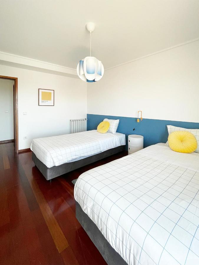 Yellow House Aveiro Smart Tv And Garage Extérieur photo