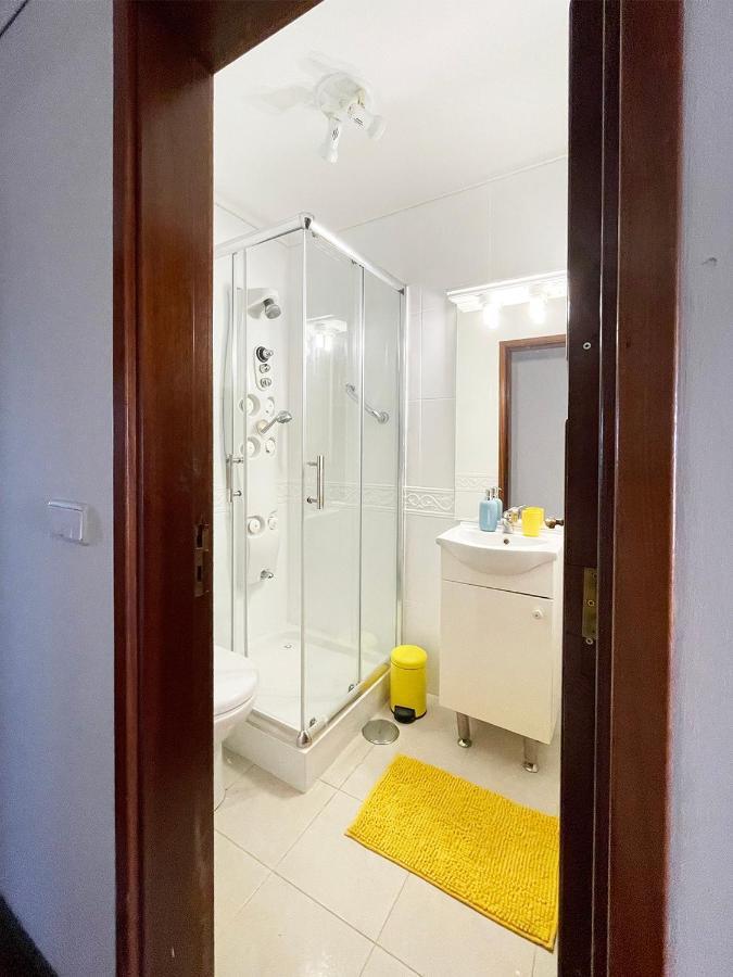 Yellow House Aveiro Smart Tv And Garage Extérieur photo